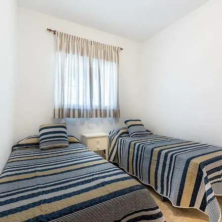 Comfortable, Close To The Beach, Pool, New, Paddle アパート